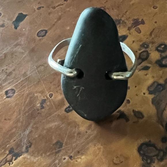 Artisan-made river rock ring with sterling silver band. - Picture 4 of 6